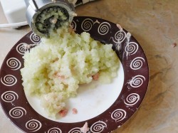 Котлеты из кабачков с фаршем - шаг 2 Котлеты из кабачков с фаршем - шаг 2