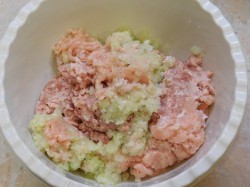 Котлеты из кабачков с фаршем - шаг 3 Котлеты из кабачков с фаршем - шаг 3