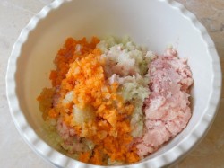 Котлеты из кабачков с фаршем - шаг 4 Котлеты из кабачков с фаршем - шаг 4