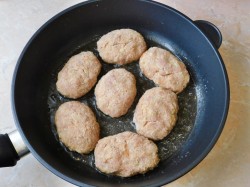 Котлеты из кабачков с фаршем - шаг 9 Котлеты из кабачков с фаршем - шаг 9