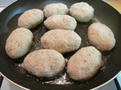 Котлеты из сома нежные - шаг 12