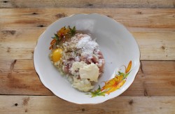 Котлеты куриные рубленные с майонезом - шаг 4
