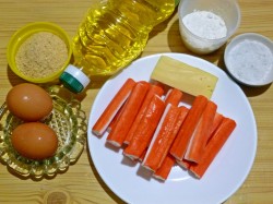 Крабовые палочки в кляре с сыром - шаг 1