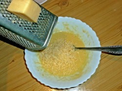 Крабовые палочки в кляре с сыром - шаг 4