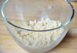 Крамбл с миндалем яблоками и сливочным маслом - шаг 7