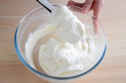 Крем из сливочного сыра и сливок для торта - шаг 9 Крем из сливочного сыра и сливок для торта - шаг 9