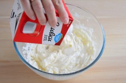 Крем из сливочного сыра и сливок для торта - шаг 5 Крем из сливочного сыра и сливок для торта - шаг 5
