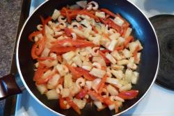 Креветки с болгарским перцем на ананасах - шаг 6