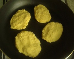 Кукурузные лепешки с сыром - шаг 4