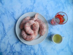 Купаты полуфабрикаты на сковороде - шаг 1