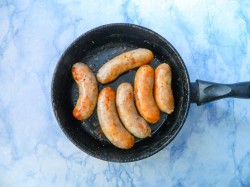 Купаты полуфабрикаты на сковороде - шаг 6