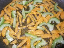 Курица в остром томатном соусе - шаг 7