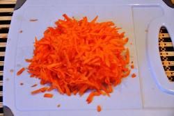 Рулет из филе страуса с черносливом - шаг 4