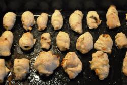 Рулет из филе страуса с черносливом - шаг 7