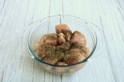 Куриные грудки в соевом соусе на сковороде - шаг 3 Куриные грудки в соевом соусе на сковороде - шаг 3