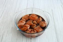 Куриные грудки в соевом соусе на сковороде - шаг 4 Куриные грудки в соевом соусе на сковороде - шаг 4