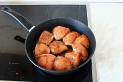 Куриные грудки в соевом соусе на сковороде - шаг 5 Куриные грудки в соевом соусе на сковороде - шаг 5