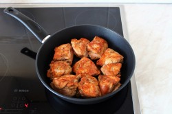 Куриные грудки в соевом соусе на сковороде - шаг 6 Куриные грудки в соевом соусе на сковороде - шаг 6