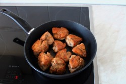 Куриные грудки в соевом соусе на сковороде - шаг 8 Куриные грудки в соевом соусе на сковороде - шаг 8