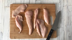 Куриные рулетики в беконе - шаг 2