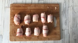 Куриные рулетики в беконе - шаг 7