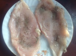 Куриные рулеты с бананом и яблочным соусом - шаг 1