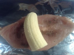 Куриные рулеты с бананом и яблочным соусом - шаг 2