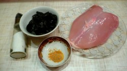 Куриный рулет черносливный - шаг 1