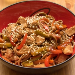 Гречневая лапша соба со свининой патиссонам и овощами