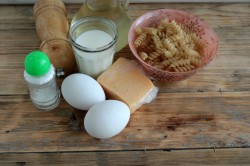 Лапшевник в духовке из макарон с яйцом - шаг 1