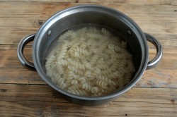 Лапшевник в духовке из макарон с яйцом - шаг 2