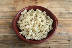 Лапшевник в духовке из макарон с яйцом - шаг 5