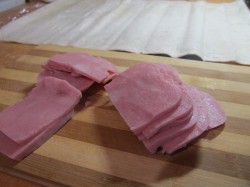 Лаваш с вареной колбасой и плавленым сыром - шаг 3