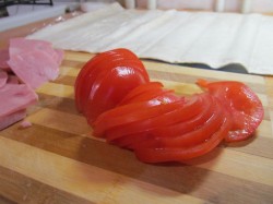 Лаваш с вареной колбасой и плавленым сыром - шаг 4