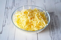 Лаваш с сыром и яйцом - шаг 2