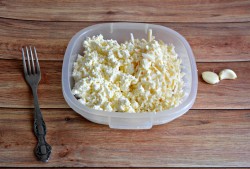 Лаваш с творогом и плавленым сыром в духовке - шаг 2