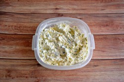 Лаваш с творогом и плавленым сыром в духовке - шаг 4