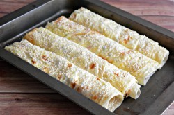 Лаваш с творогом и плавленым сыром в духовке - шаг 9