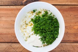 Лаваш с яйцом и огурцом - шаг 2