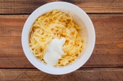 Лаваш с яйцом и огурцом - шаг 3