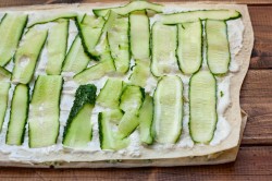 Лаваш с яйцом и огурцом - шаг 5