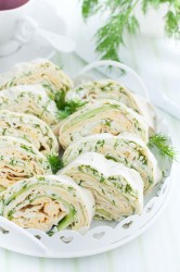 Лаваш с яйцом и огурцом - шаг 8