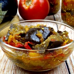 Лечо баклажанное на зиму из помидор и моркови с чесноком