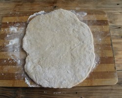 Лепешки на воде и муке на сковороде - шаг 4