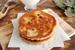 Лепешки на воде и муке на сковороде - шаг 8