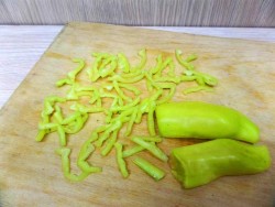 Летний салат из помидор и огурцов - шаг 5