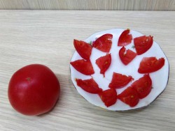 Летний салат из помидор и огурцов - шаг 6