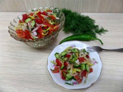 Летний салат из помидор и огурцов - шаг 8