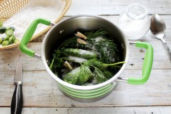 Малосольные огурцы быстрого приготовления в кастрюле - шаг 5