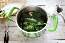 Малосольные огурцы быстрого приготовления в кастрюле - шаг 6